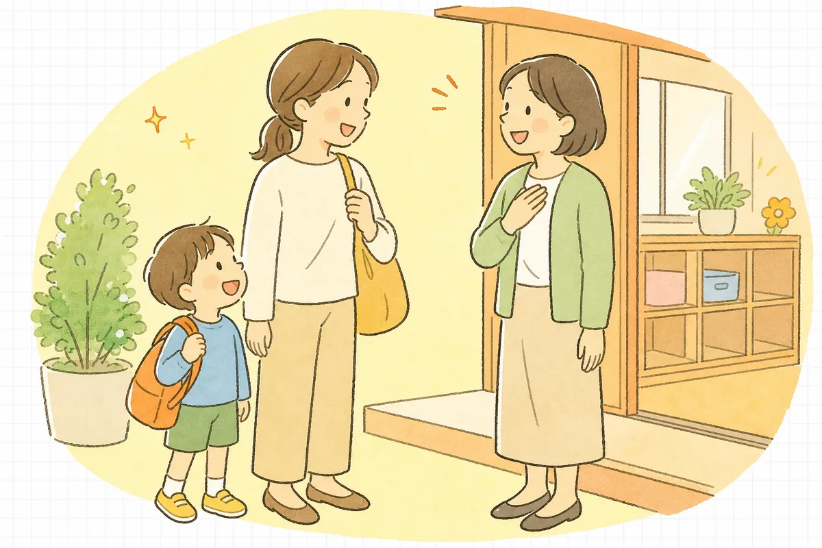 園の玄関で、迎えに来た保護者と事務担当者が笑顔で立ち話をしている明るい場面