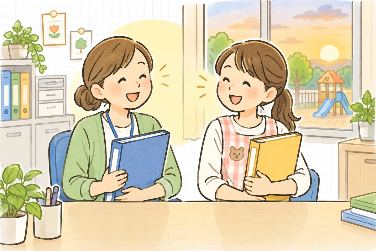 書き終えた点検表をファイルに収め、同僚の保育士と顔を見合わせて笑顔でうなずく事務担当者